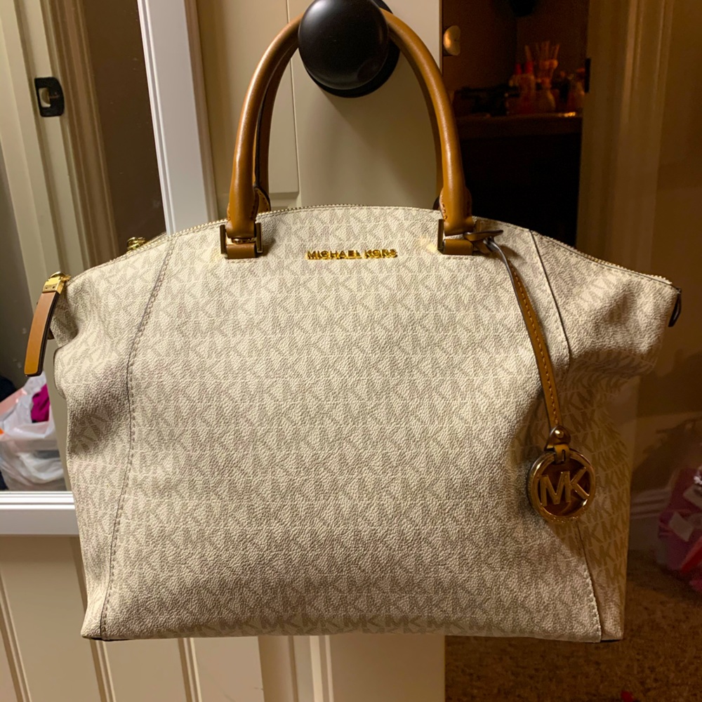 Like new...no stains or tears
100% authentic
